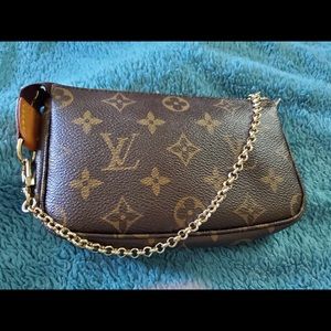 Louis Vuitton Bucket Pochette